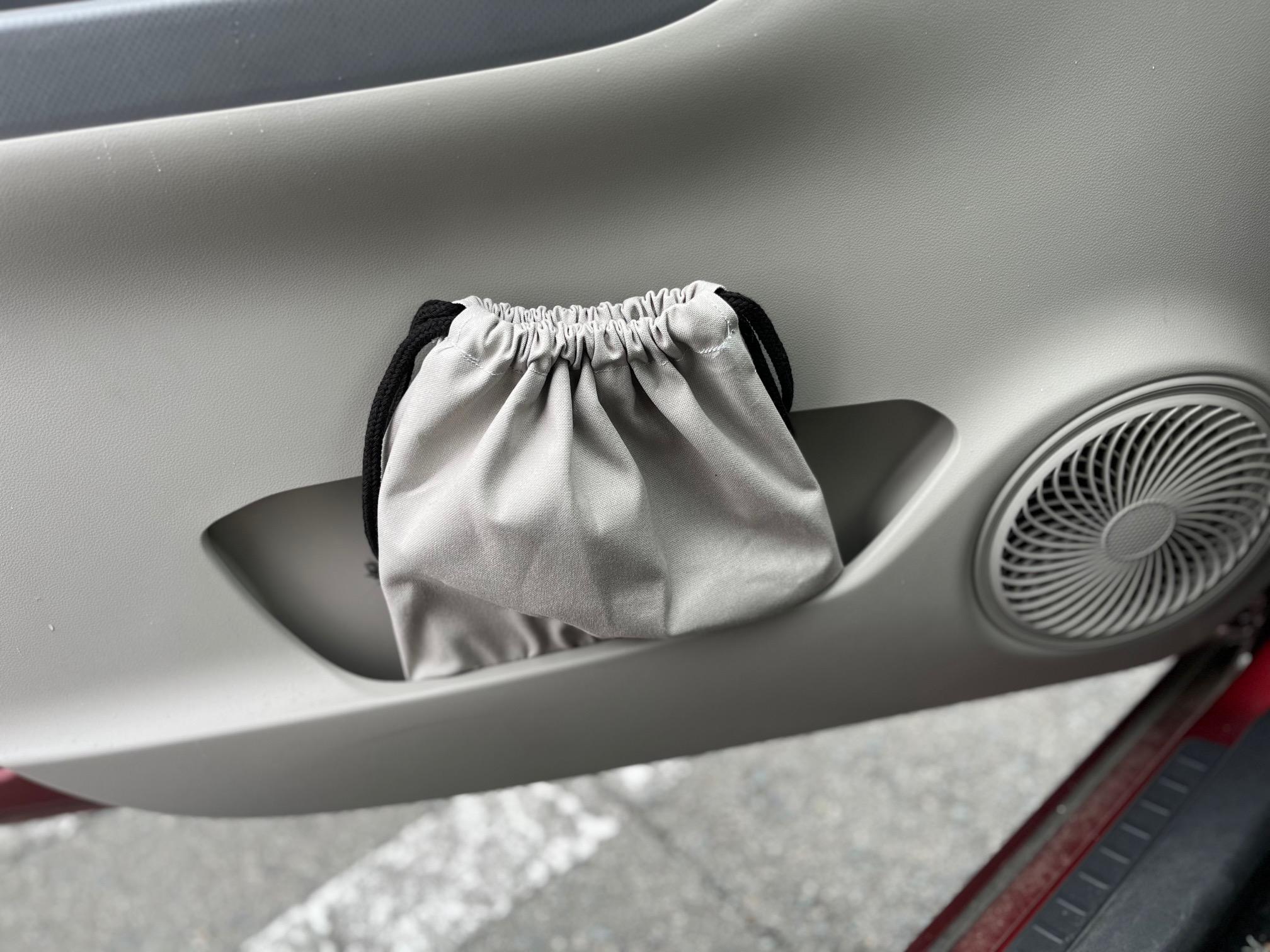 折りたためる車載デスク専用の収納袋 | 2枚目