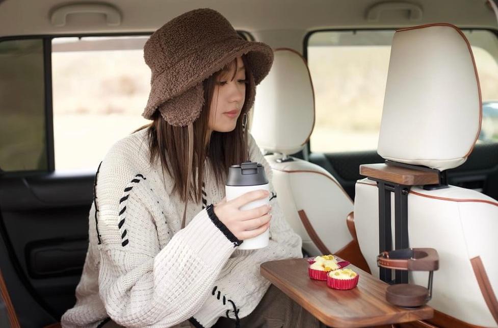 【パイン集成材】後部座席用の車載デスク 移動できる書斎 車中泊 テーブル ランチ ワークデスク オンラインミーティング | 2枚目