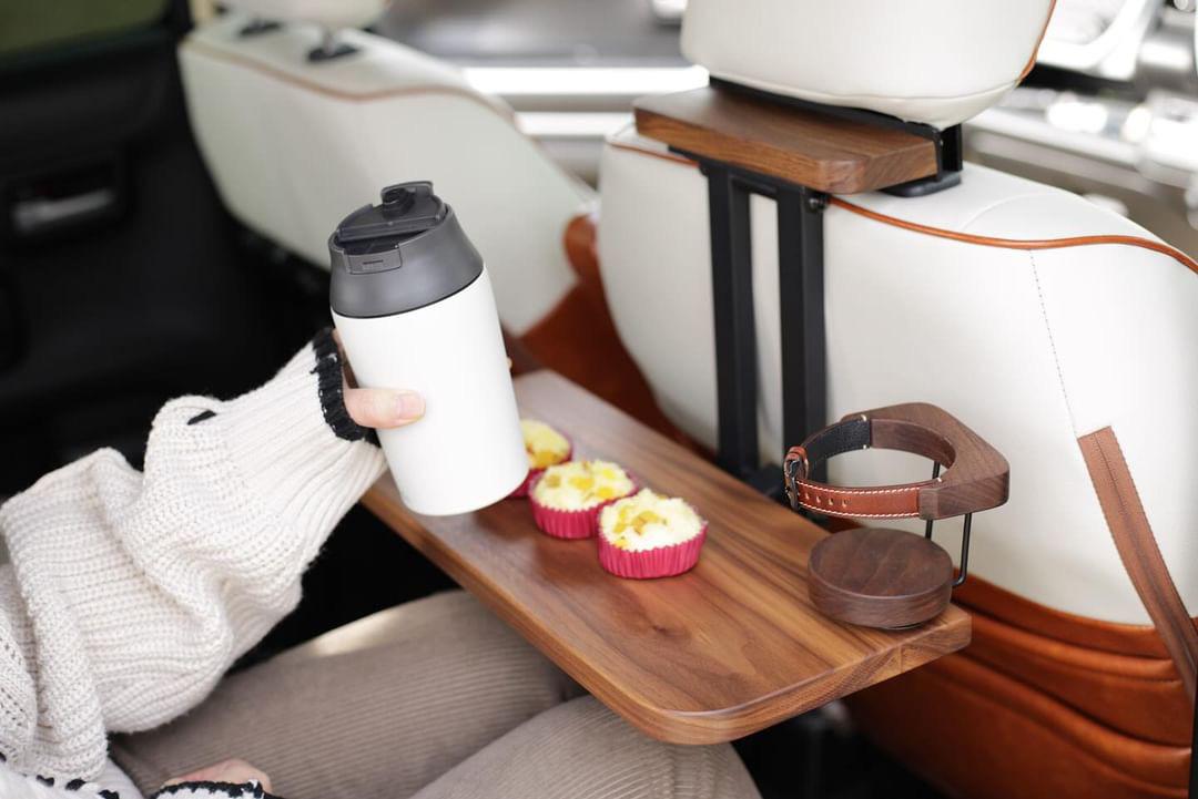 【パイン集成材】後部座席用の車載デスク 移動できる書斎 車中泊 テーブル ランチ ワークデスク オンラインミーティング | 4枚目
